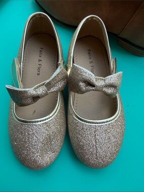 Felix & Flora Girls' Glitter Bow Dress Shoes in Gold